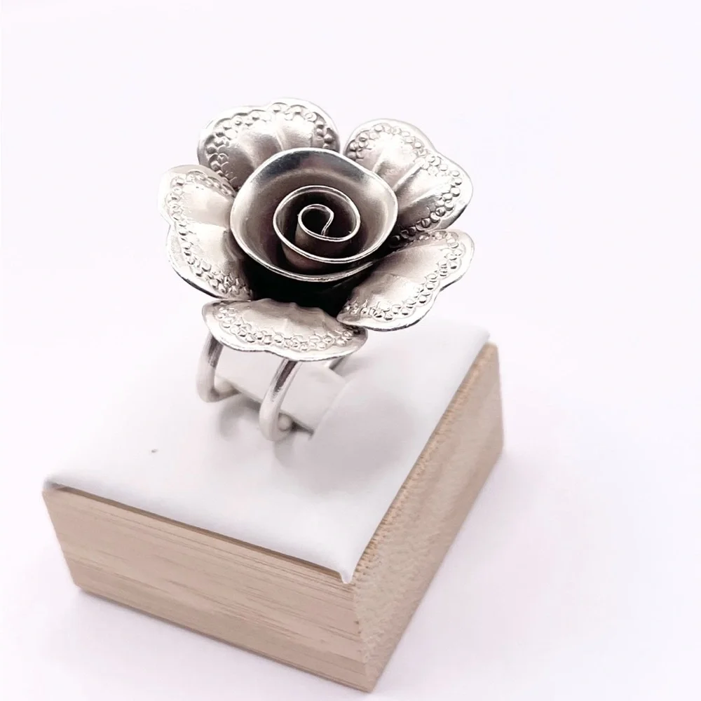 Size 6.5 Vintage 3D Flower 925 Sterling Silver Ring - Picture 1 of 8